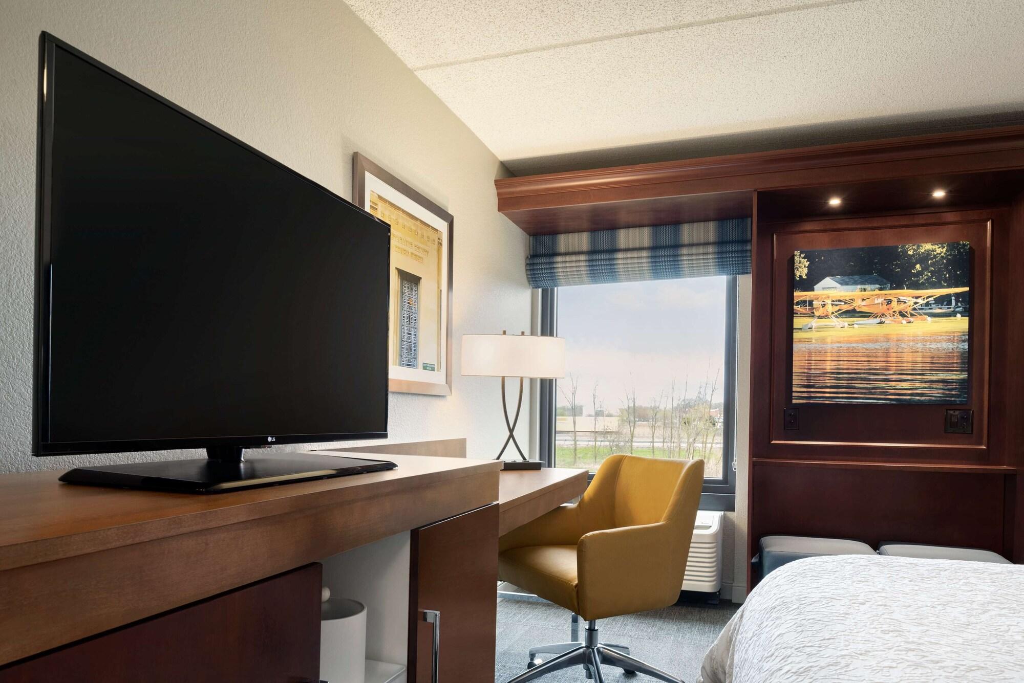 Hampton Inn Appleton-Fox River Mall Area Εξωτερικό φωτογραφία