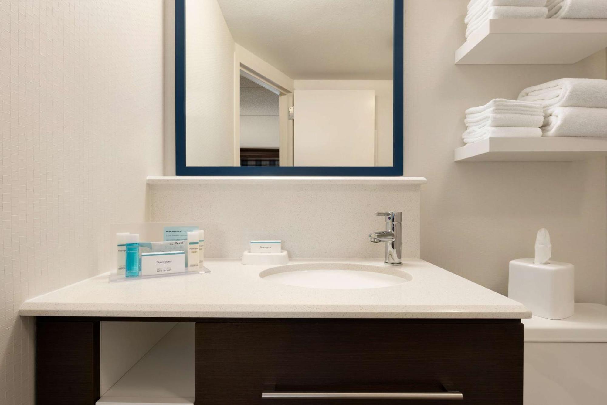 Hampton Inn Appleton-Fox River Mall Area Εξωτερικό φωτογραφία