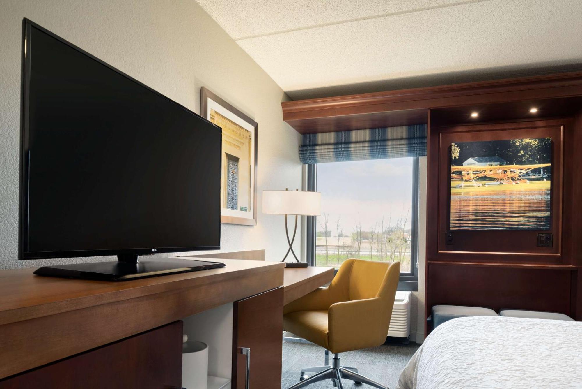 Hampton Inn Appleton-Fox River Mall Area Εξωτερικό φωτογραφία